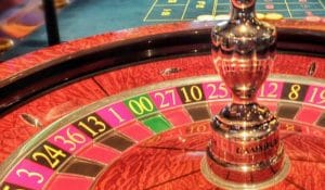 difference between european and american roulette wheel